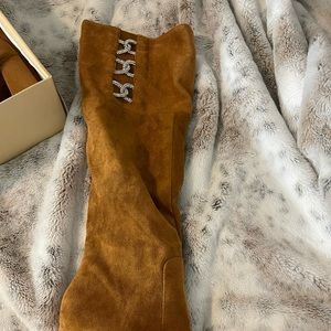 YOKI Size 6 1/2 suede boot